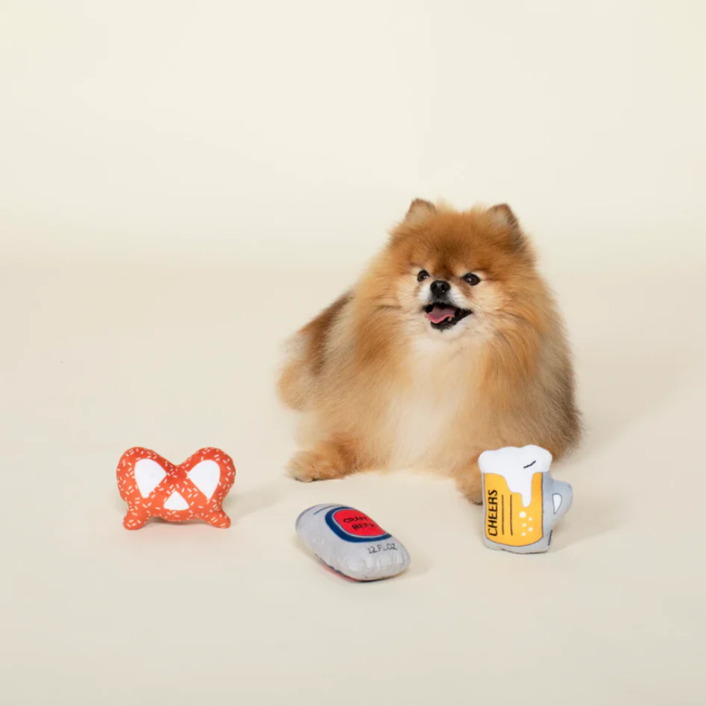 Fringe Studio minis beer and pretzel dog toy set